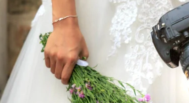 婚礼摄影师怎么选？从15位新娘的经历中总结出来的tips