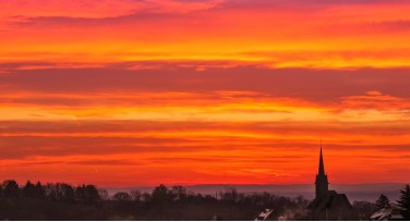 创造温馨氛围：暖色配色技巧与方案