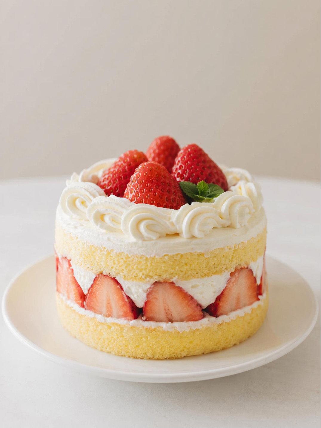 strawberry cake photo
