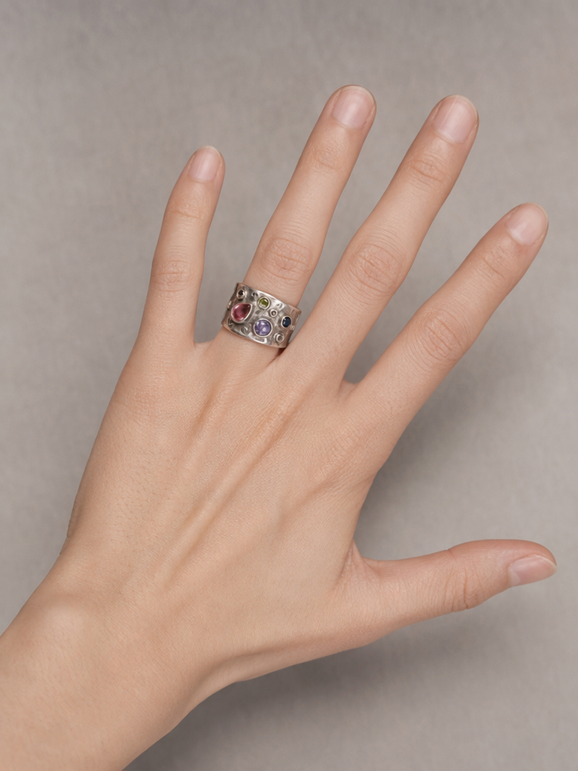 Virtual fashion ring try-on on a hand