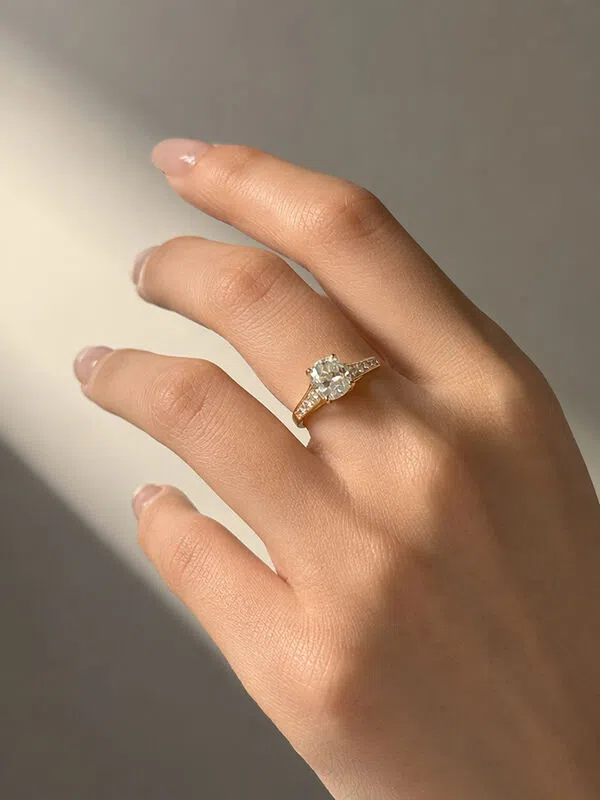 Virtual engagement ring try-on on a hand