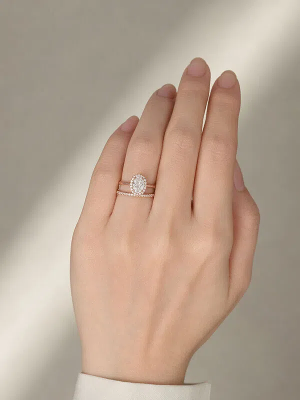 Virtual engagement ring try-on on a hand