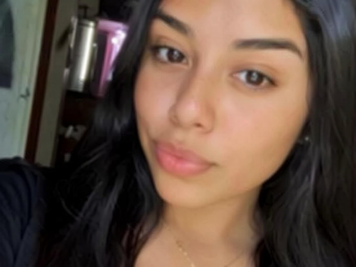 Blurry selfie with a lower AI beauty score